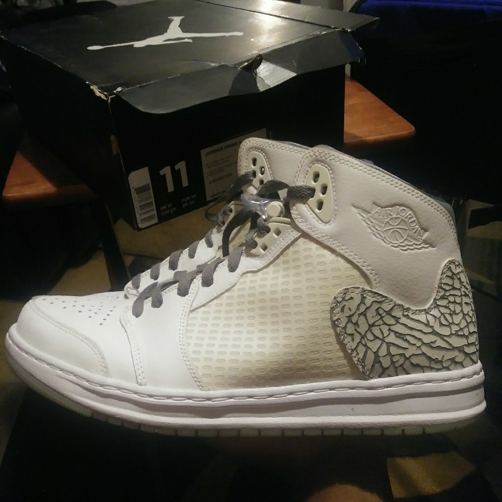 Air Jordan White and Grey Prime 5 shoes. Like New